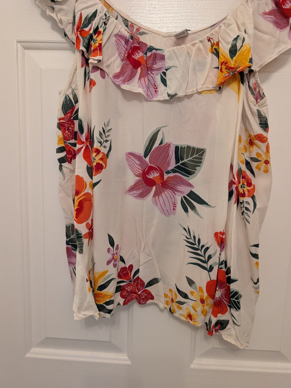 Old Navy White and Pink Floral Off-Shoulder Ruffled Top in Size XL - Picture 5 of 10